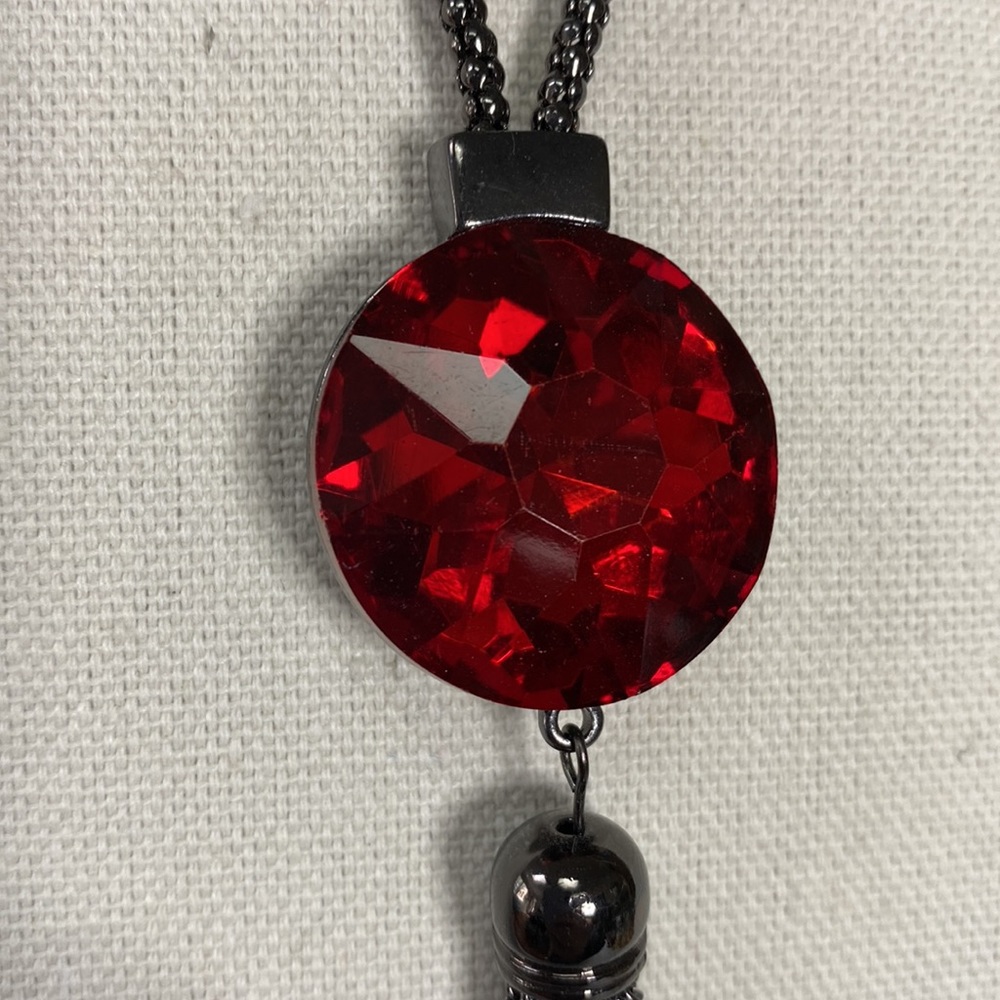 Long medallion style red rhinestone necklace - Picture 2 of 7